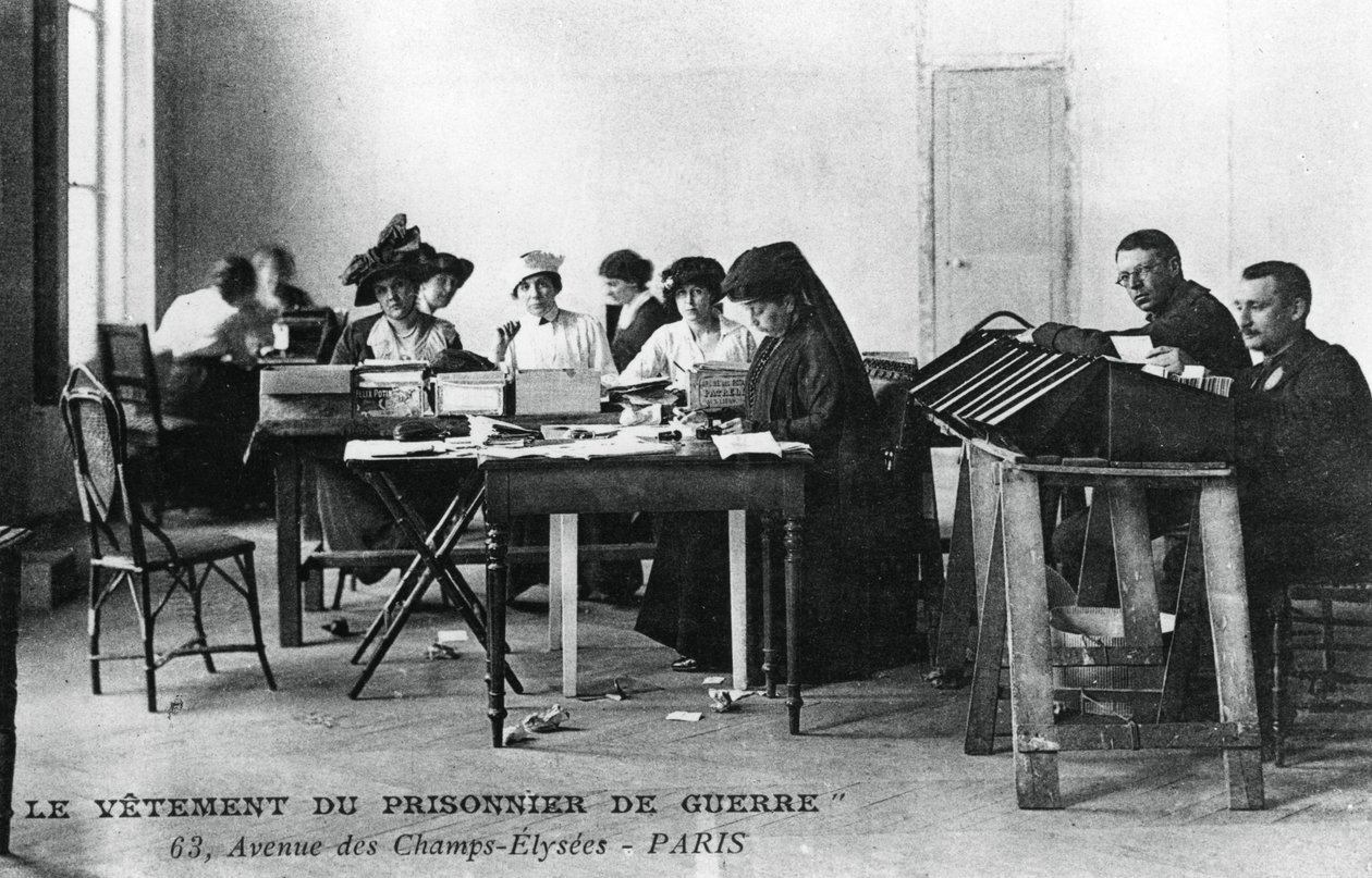 De kleding van de krijgsgevangene, Champs-Élysées, Parijs, Eerste Wereldoorlog, 1914-1918 door Unbekannt