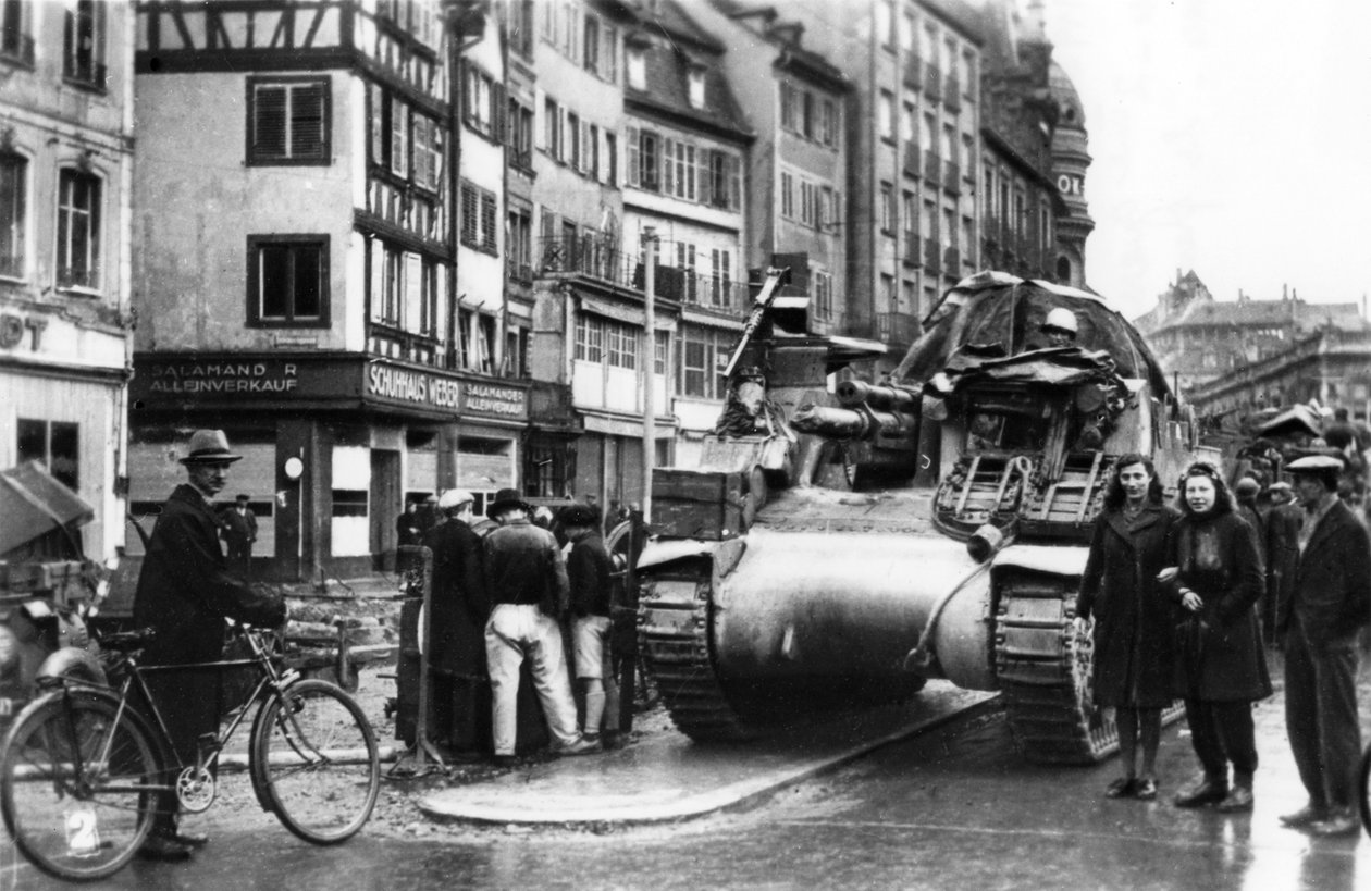 De eerste geallieerde tanks arriveren in Straatsburg, Elzas, november 1944 door Unbekannt
