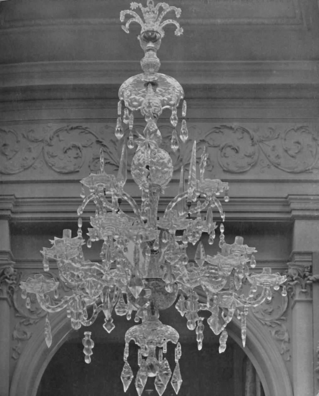 Drie-laagse kroonluchter voor 20 lichten circa 1770, 1928 door Unbekannt