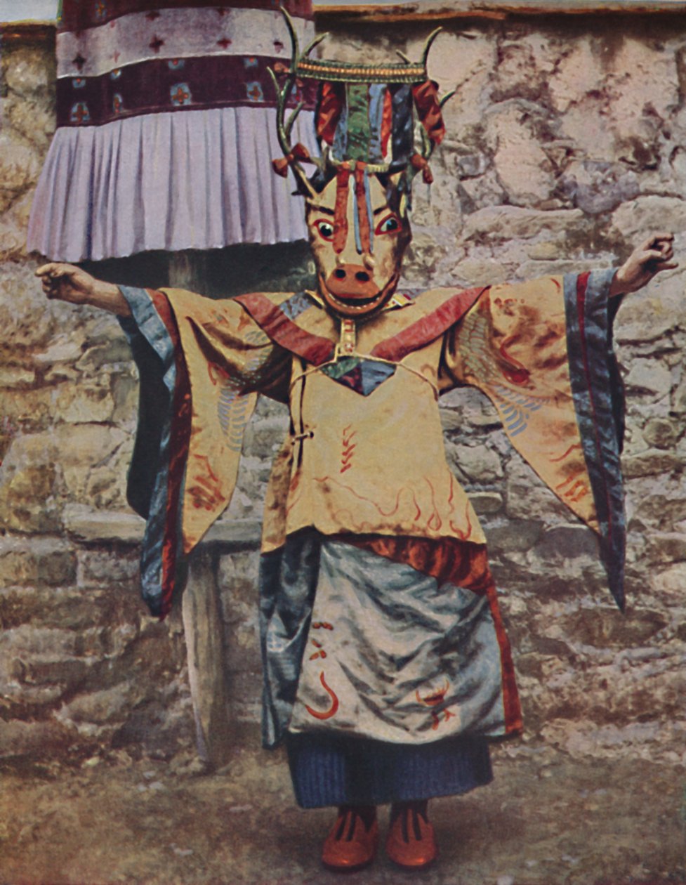 Tibetaanse lama gekleed voor de duivelsdans, c1935 door Unbekannt