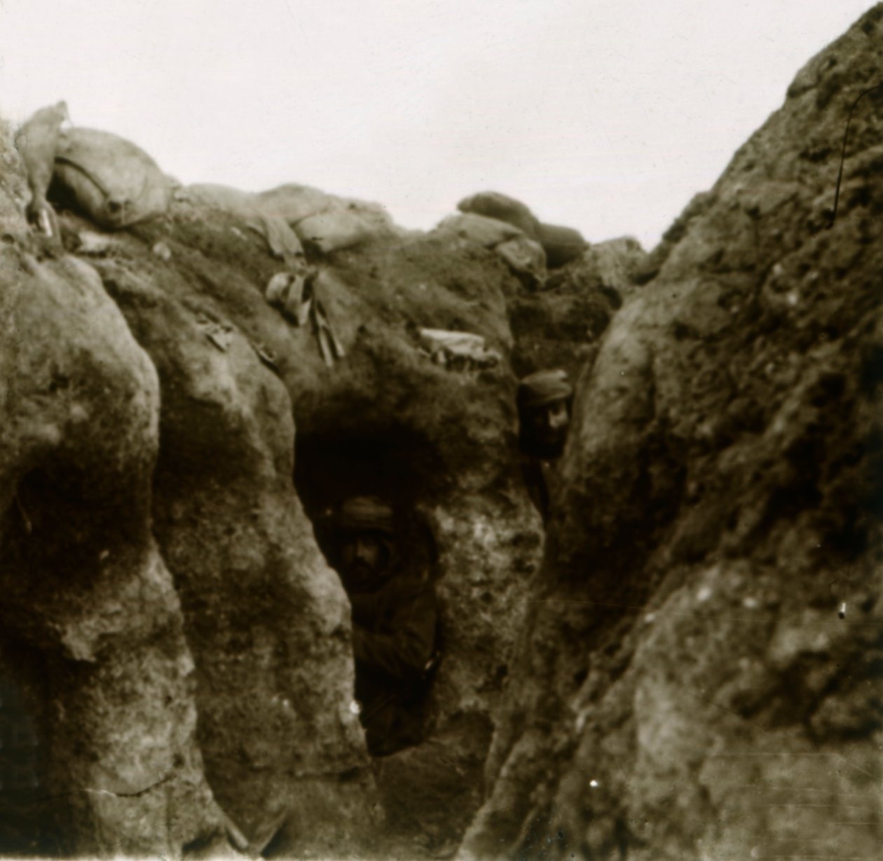 Loopgraven, ca. 1914-ca. 1918 door Unbekannt