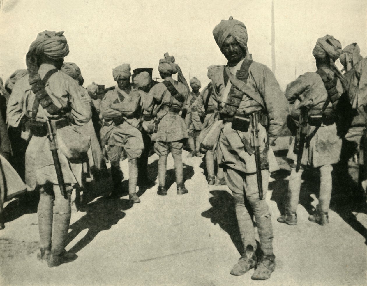 Troepen van de Sirhind Brigade, Vlaanderen, Eerste Wereldoorlog, 1914, ca. 1920 door Unbekannt