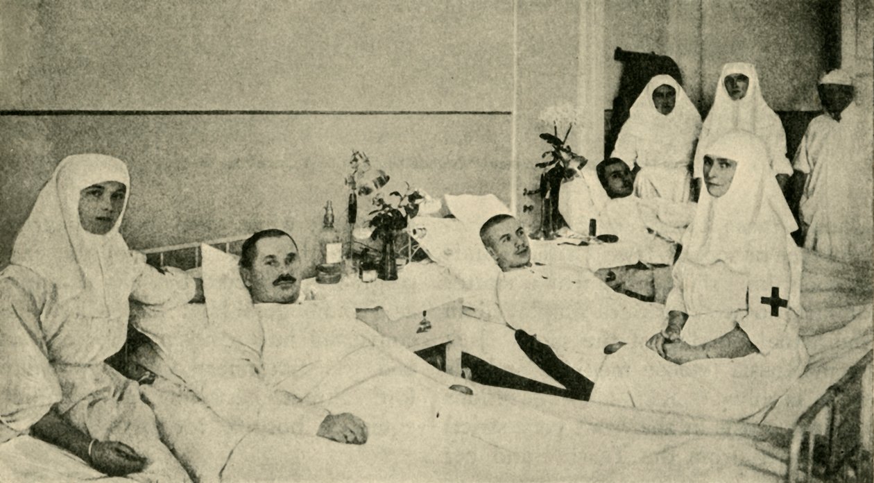 Tsarina Alexandra verzorgt gewonde soldaten, 1914, ca. 1920 door Unbekannt