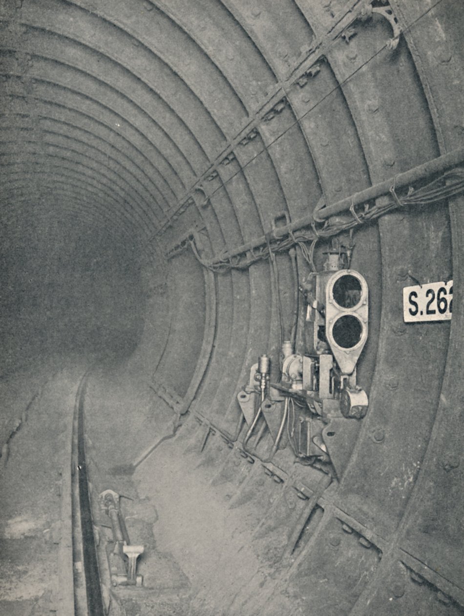 Tunnelsignaal en automatische trein-stop. London Underground Railways, 1926 door Unbekannt