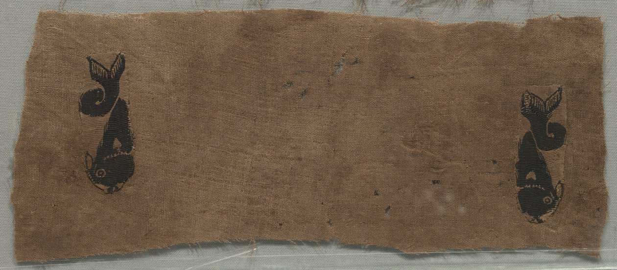 Twee fragmenten van een gordijn: Dolfijnen, 400s - 500s door Unbekannt