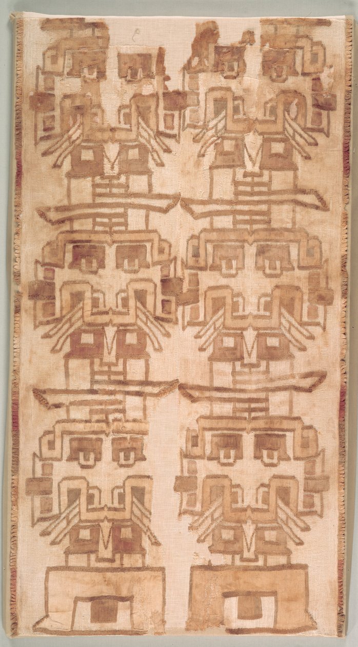 Twee Textiel Fragmenten met Getande Hoofden, 500-200 v.Chr. door Unbekannt