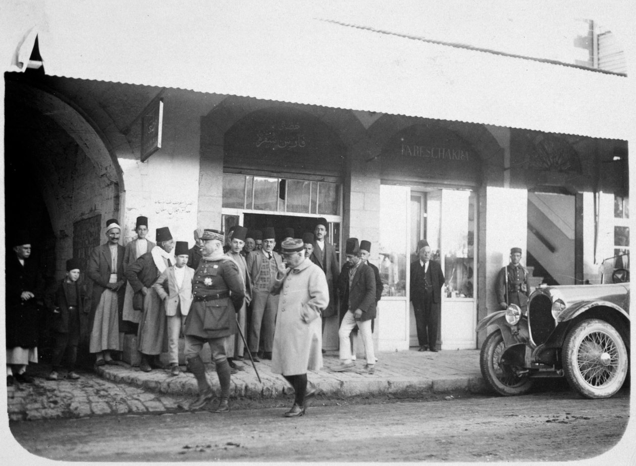 Twee officieren van het Franse Vreemdelingenlegioen, Syrië door Unbekannt