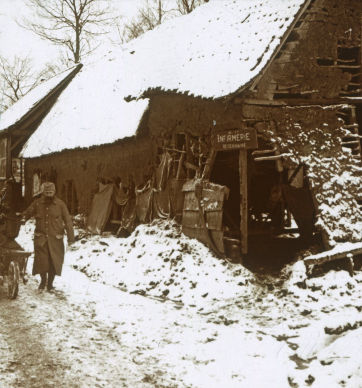 Veterinaire post voor paarden, Calonne, Noord-Frankrijk, ca. 1914-ca. 1918 door Unbekannt