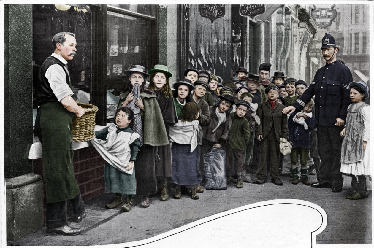 Wachten op voedselpakketten, Cheapside, ca. 1903 door Unbekannt