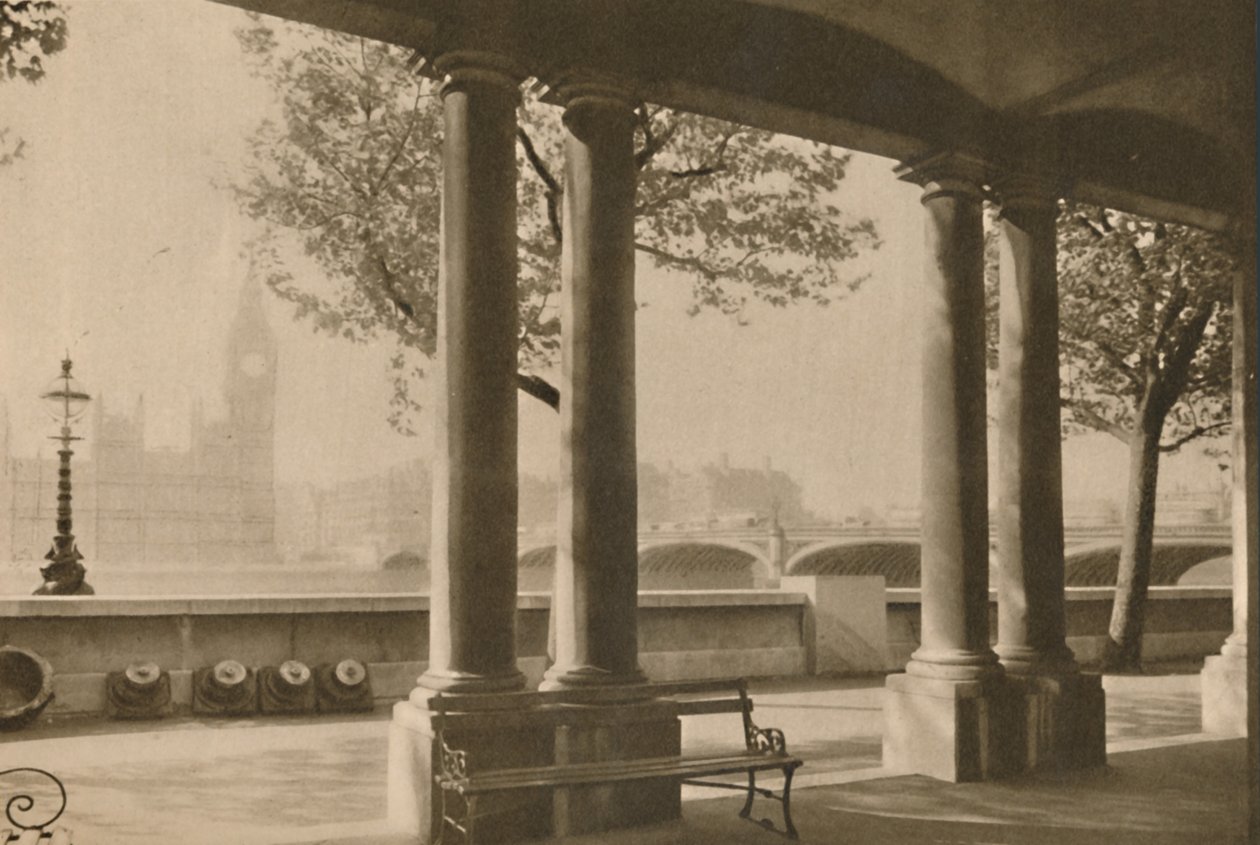 Westminster Bridge en Big Ben vanaf het Terras van St. Thomass Hospital, c1935 door Unbekannt