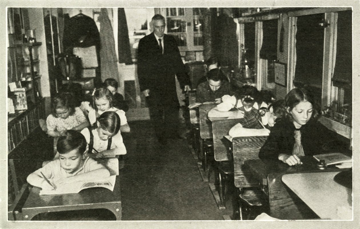 Wanneer de School naar de Kinderen Komt - Reizende scholen bieden een grondig moderne opleiding door Unbekannt