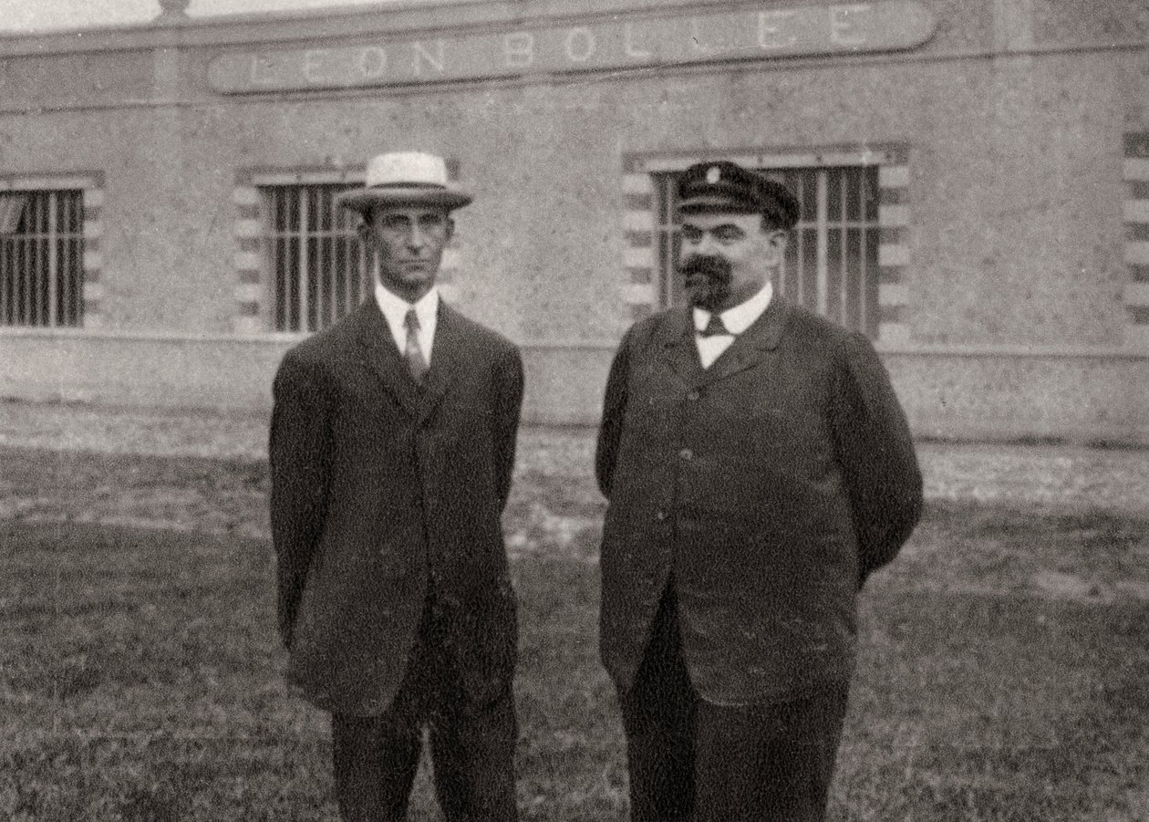Wilbur Wright, Amerikaanse vliegenier, en Leon Bollee, Franse uitvinder en autofabrikant, 1908 door Unbekannt