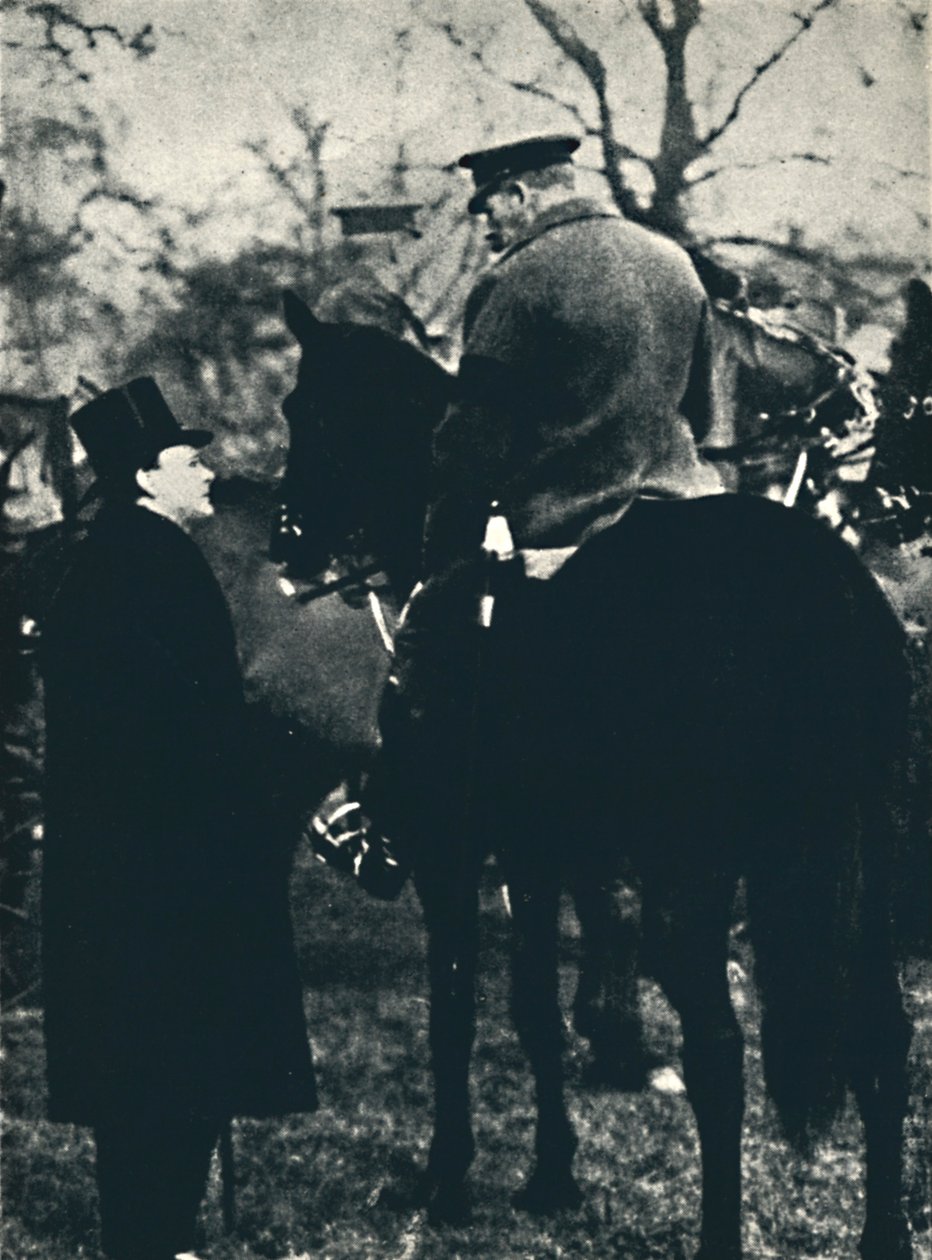 Met koning George V bij militaire oefeningen, 1913 door Unbekannt