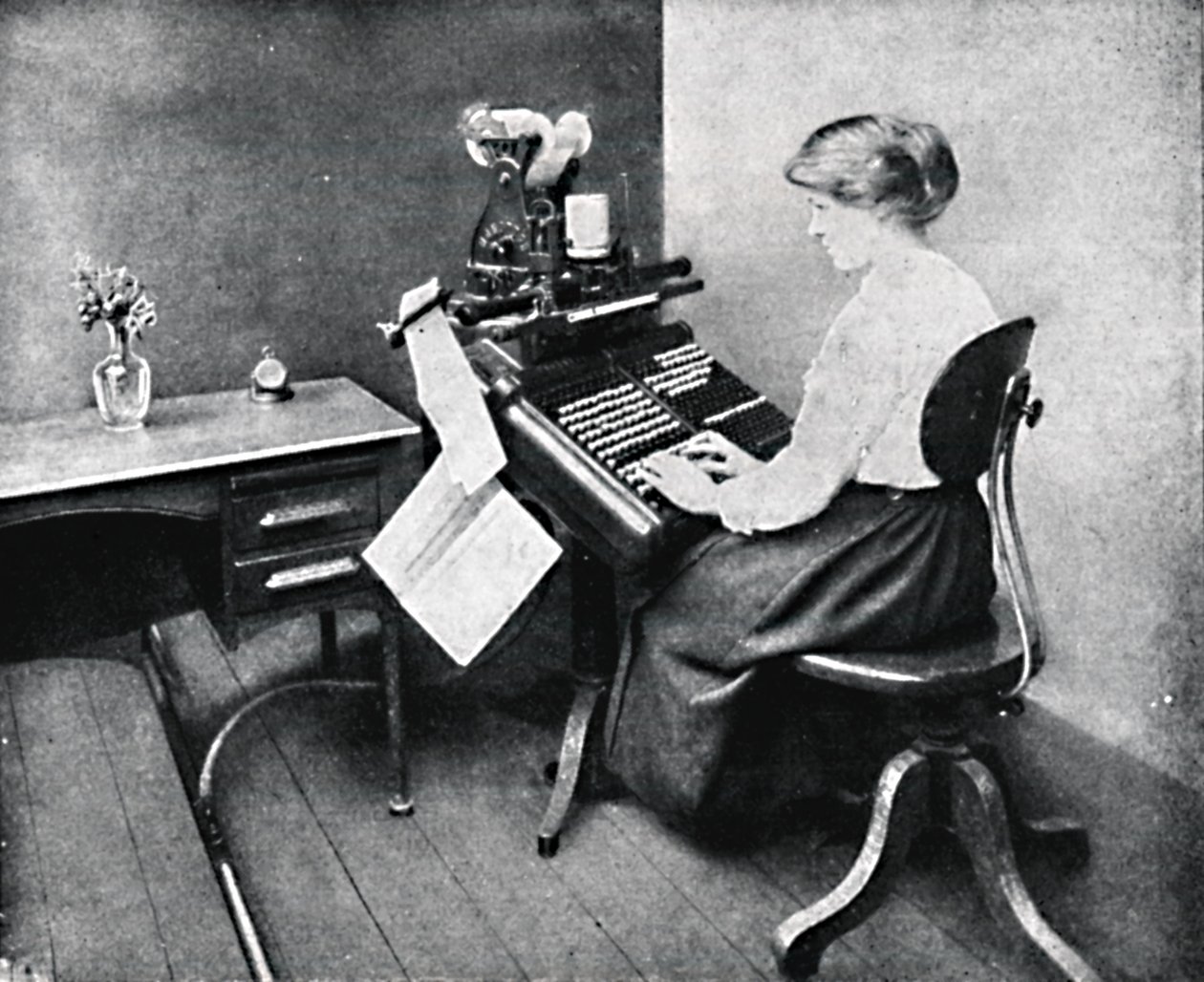 Vrouwelijke operator op Monotype-toetsenbord, 1917 door Unbekannt