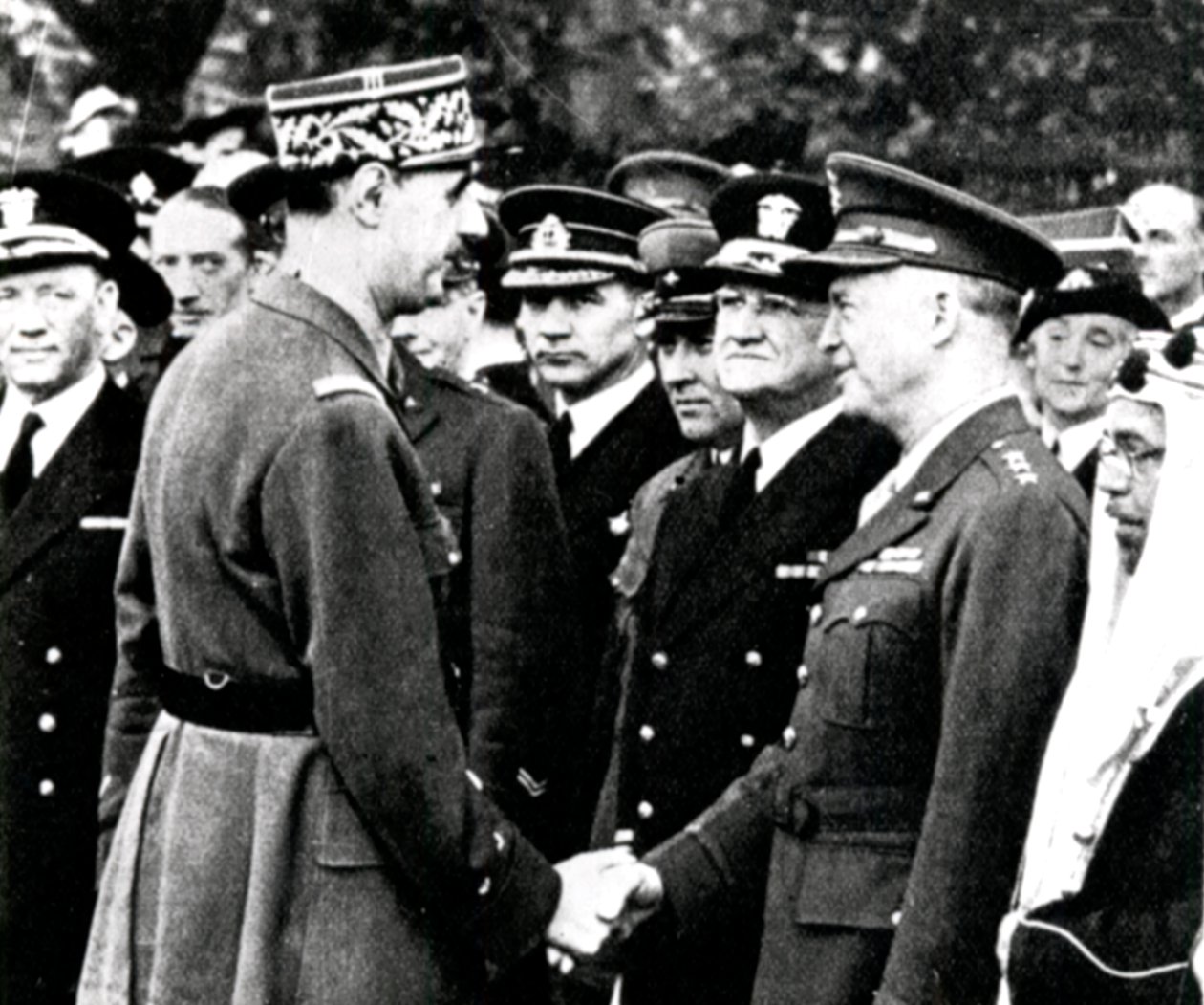 Wereldoorlog 2: De Gaulle begroet Eisenhower, 1944 door Unbekannt
