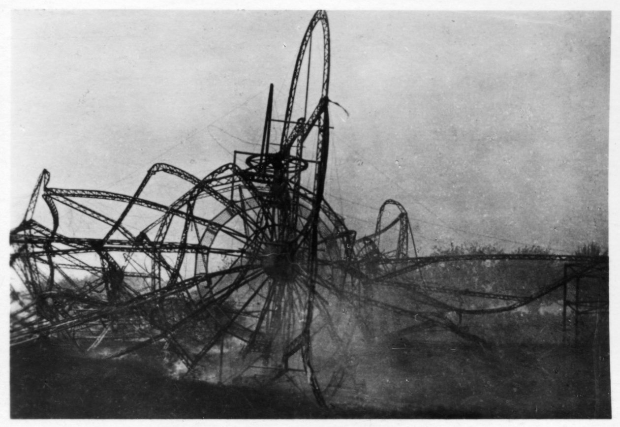 Zeppelin LZ4 na de ramp van Echterdingen, Duitsland door Unbekannt