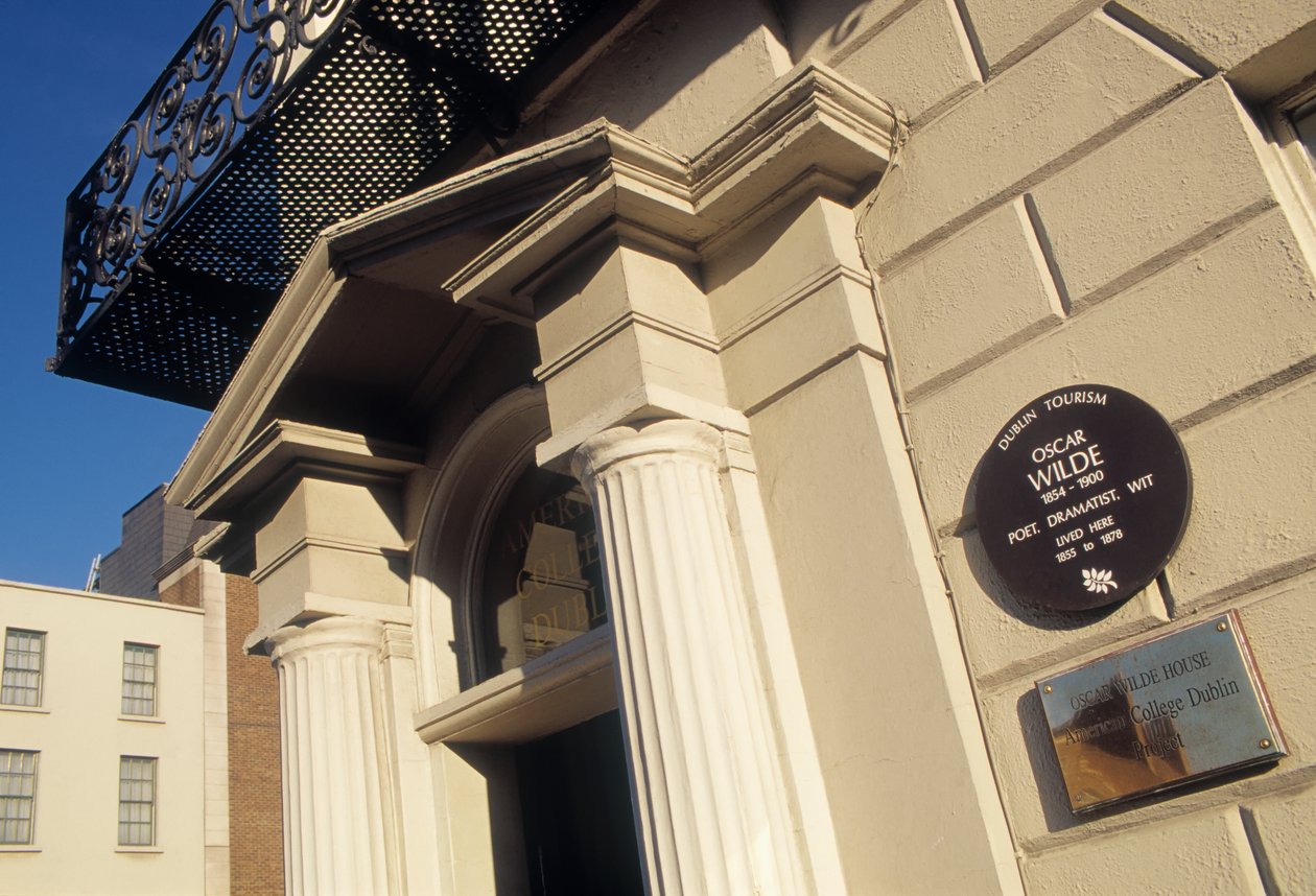 Ingang van het Oscar Wilde House Museum op Nummer Eén Merrion Square door Unbekannt Unbekannt