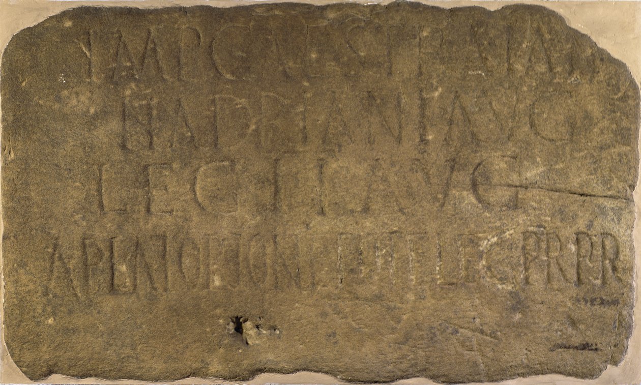 Inscriptie van milecastle 38 op de Muur van Hadrianus, die de bouw van de milecastle door het 2e Legioen Augusta, 122-125 n.Chr. vastlegt door Unbekannt Unbekannt