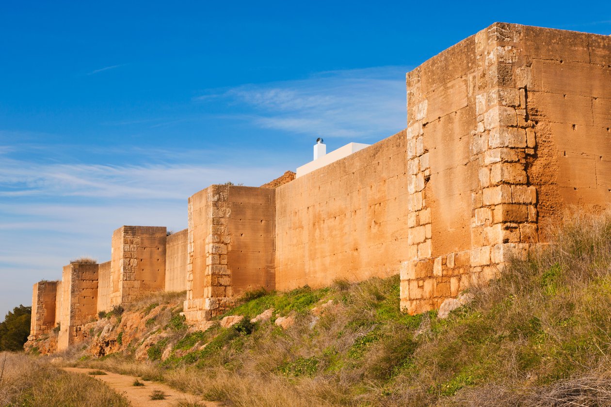 Niebla, provincie Huelva, Andalusië, Zuid-Spanje. Muren rondom de stad. door Unbekannt Unbekannt