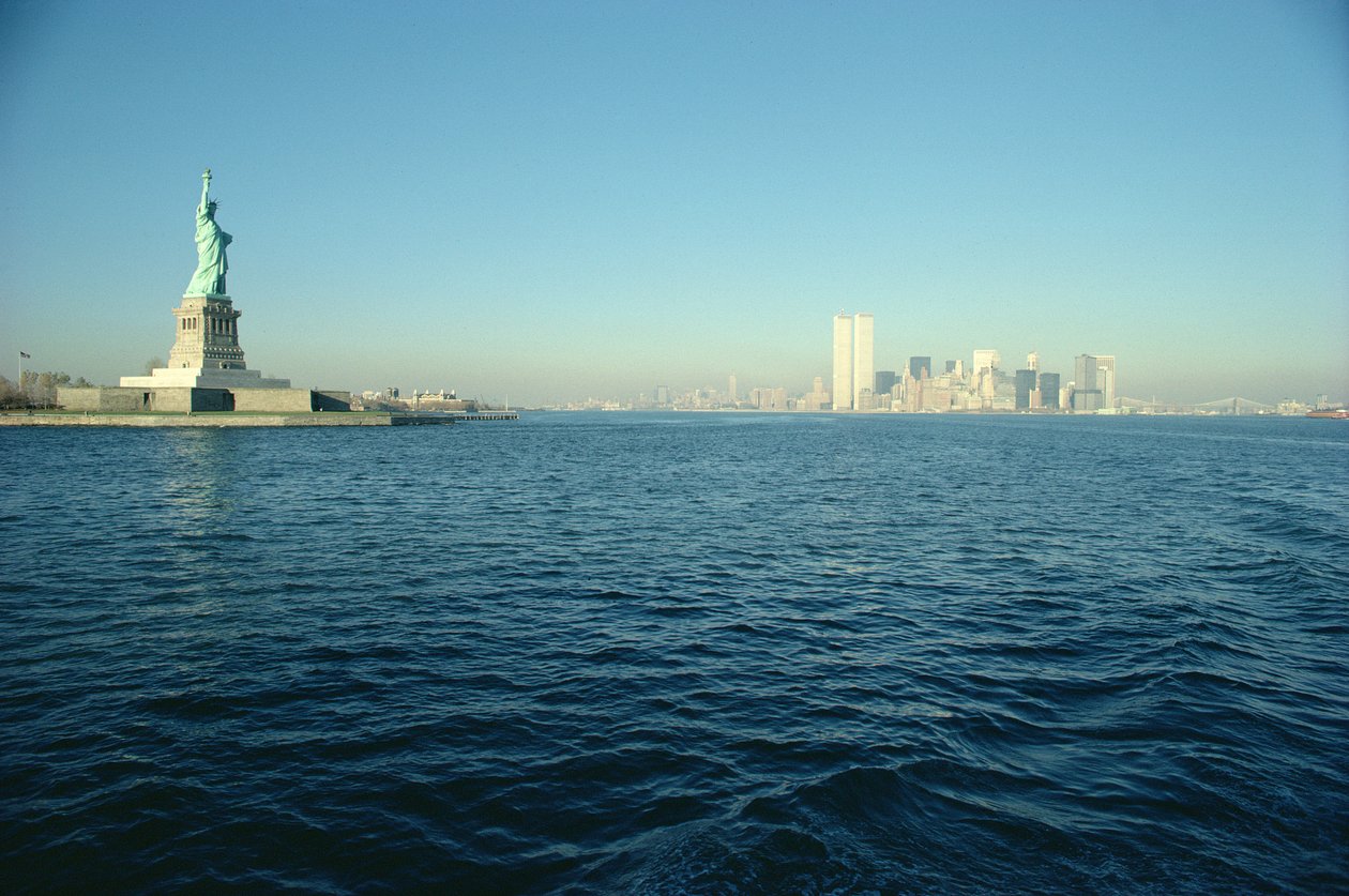 Uitzicht op het Vrijheidsbeeld en het zuidelijke einde van Manhattan Island door Unbekannt Unbekannt