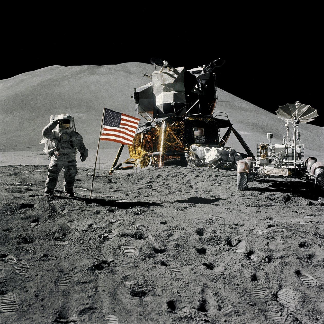 Astronaut Jim Irwin groet de Amerikaanse vlag tijdens de Apollo 15 missie door Unbekannt
