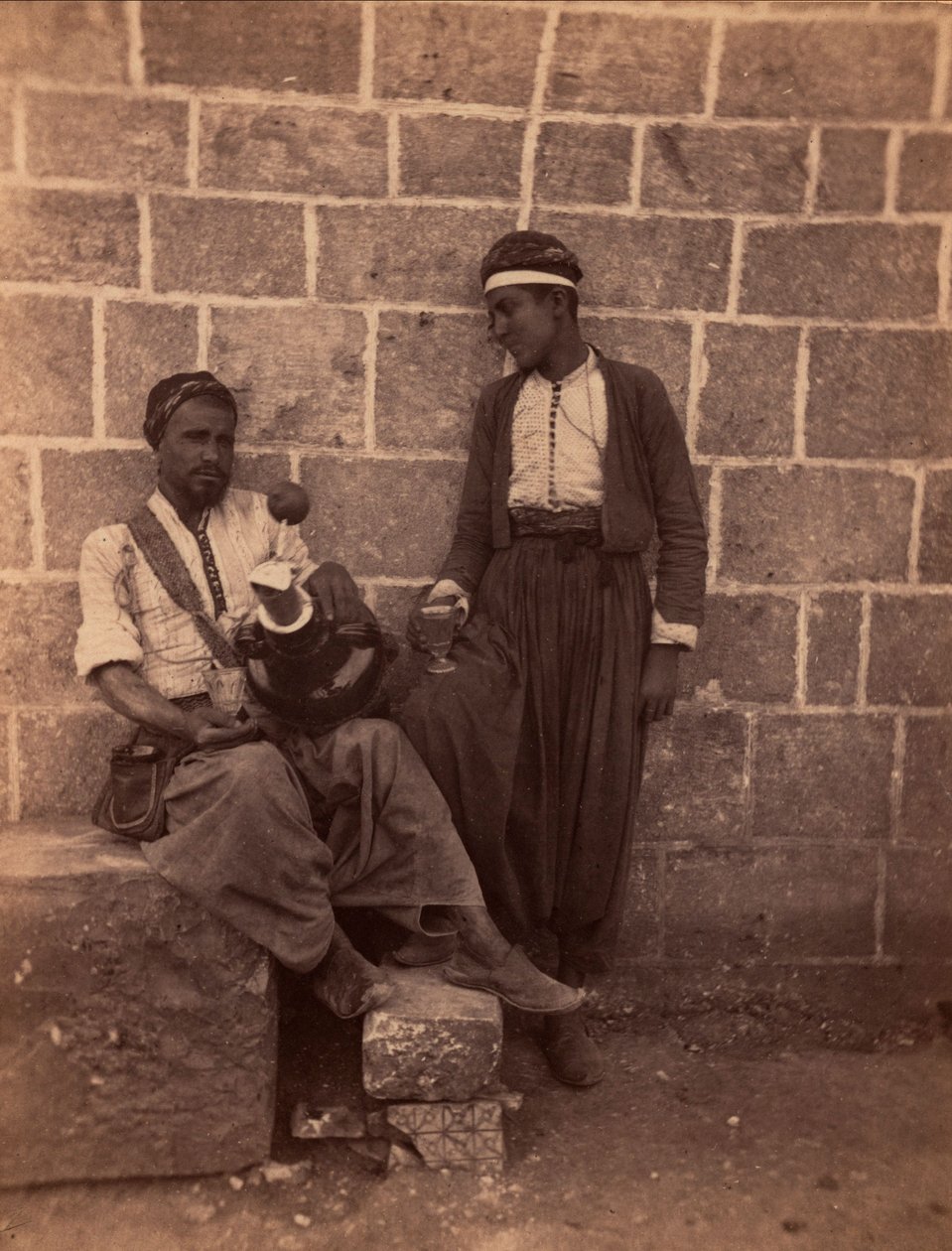 Beiroet limonadeverkopers. Fotografie door Charles Lallemand (1826-1904) in "Syria, costumes, voyages and landscapes". 1865. door Unbekannter Künstler