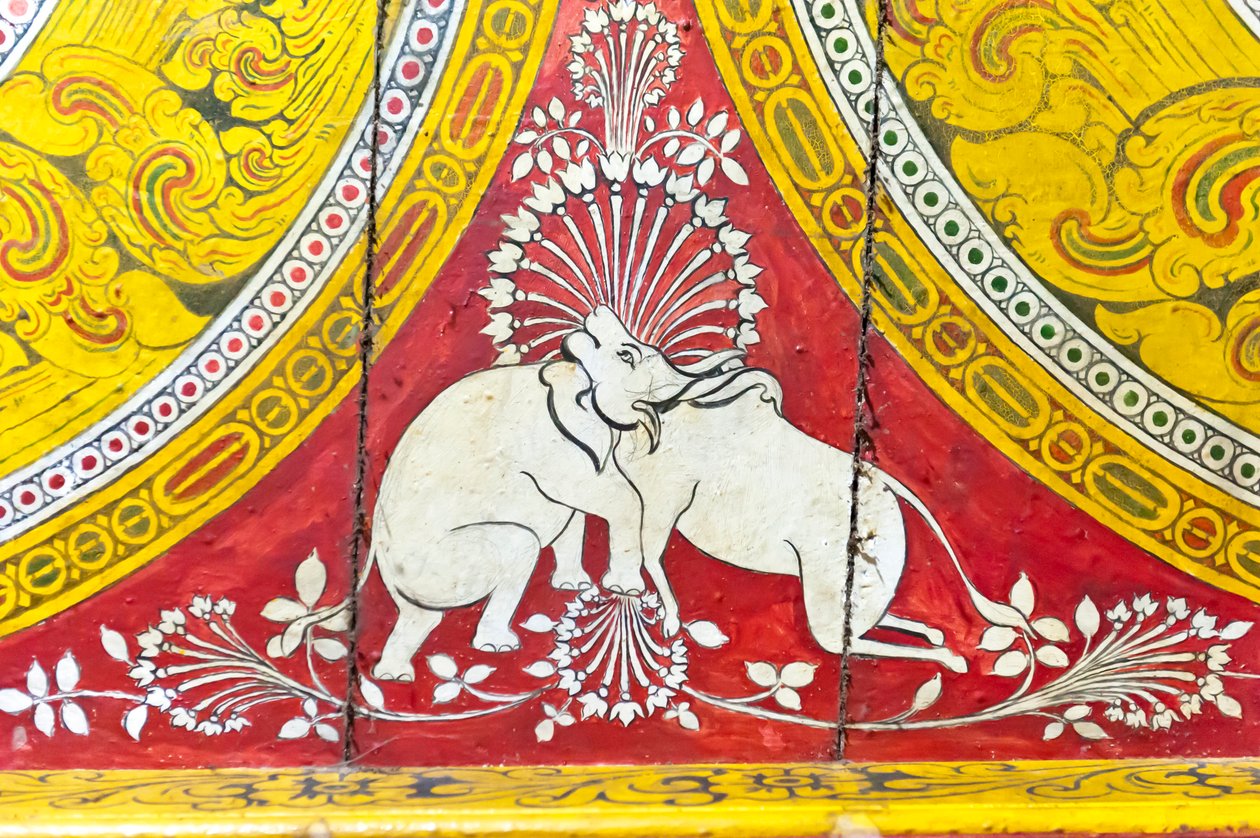 Boeddhistisch schilderij op hout; optische illusie; olifant en koe met slechts één hoofd; Dowa-tempel; rots tempel; Bandarawela; Badulla Provincie; Uva Provincie; Sri Lanka; Azië door Unbekannt