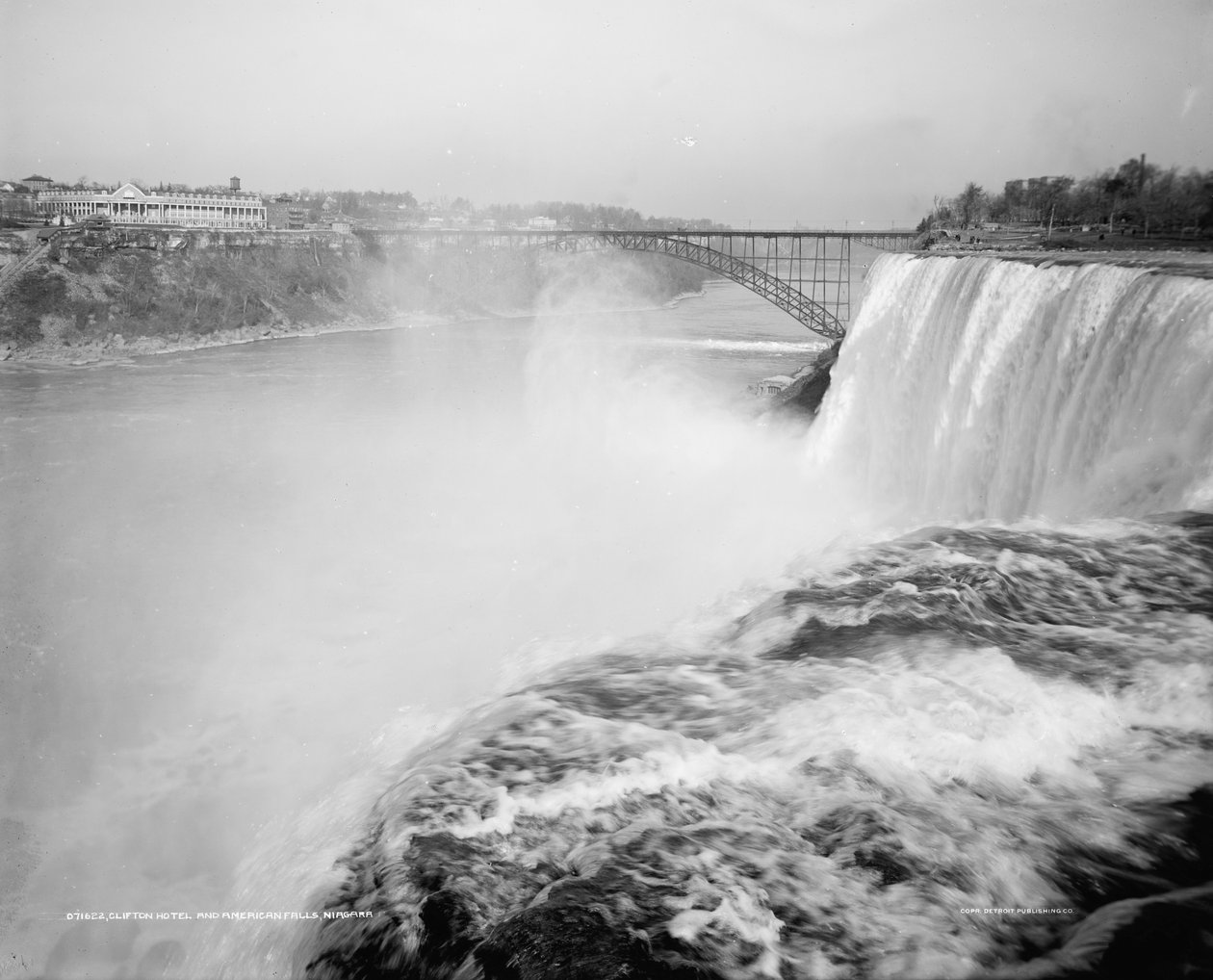 Clifton Hotel en American Falls, Niagara door Unbekannter Künstler