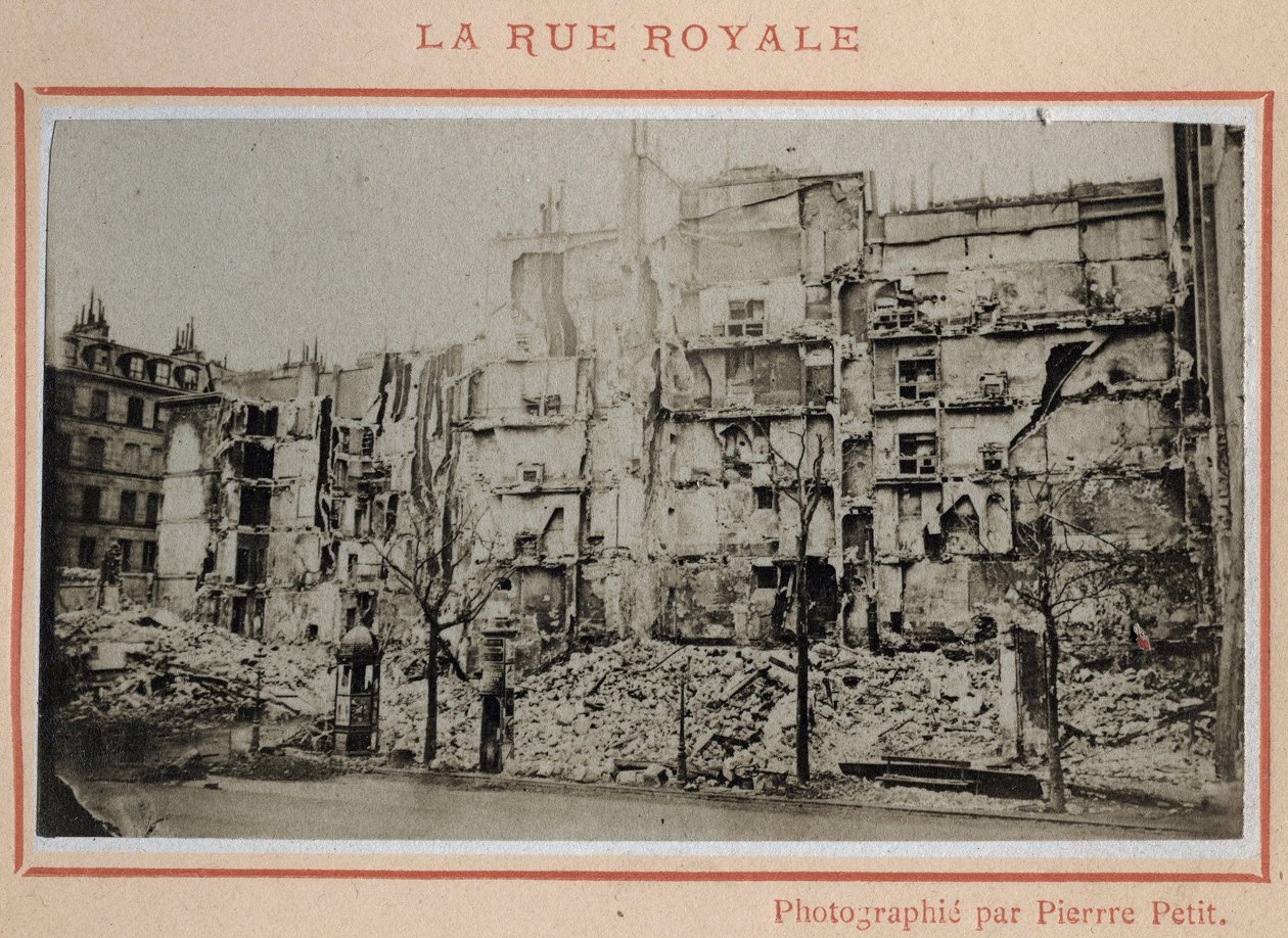 Commune van Parijs (1871): uitzicht op de ruïnes van de Rue Royale in Parijs in mei 1871 door Unbekannt