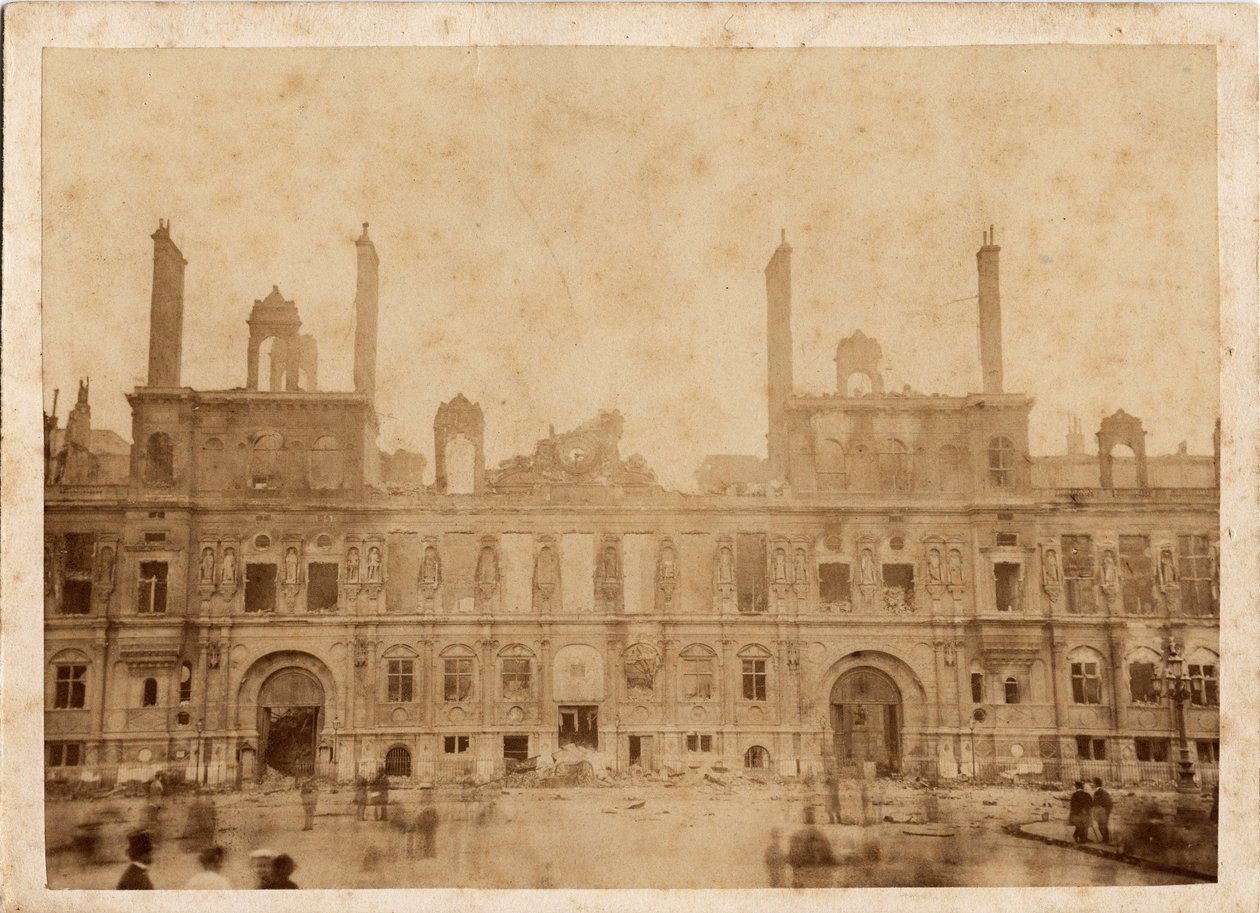 Commune van Parijs (1871): uitzicht op de brand van het stadhuis in mei 1871. Anonieme fotografie door Unbekannt