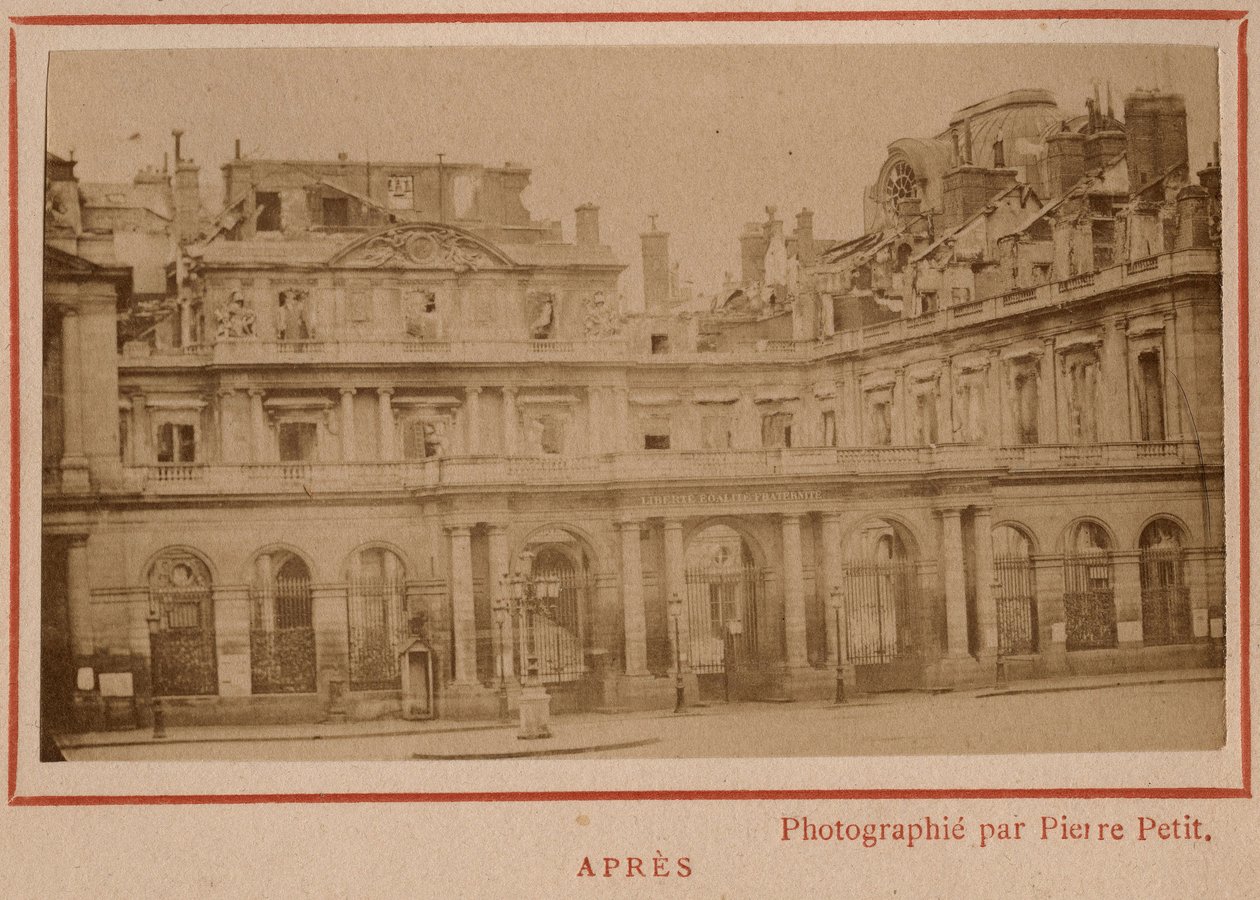 Commune van Parijs (1871): zicht op het Palais-Royal (Palais Royal) in Parijs na de brand van mei 1871. Fotografie van Pierre Pepetit door Unbekannt