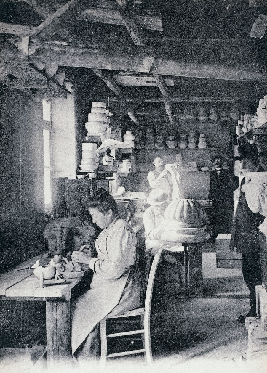 Ambachtslieden aan het werk met het maken van Vallauris kunstpotten, circa 1900, ansichtkaart, Frankrijk, 20e eeuw door William M. Timlin