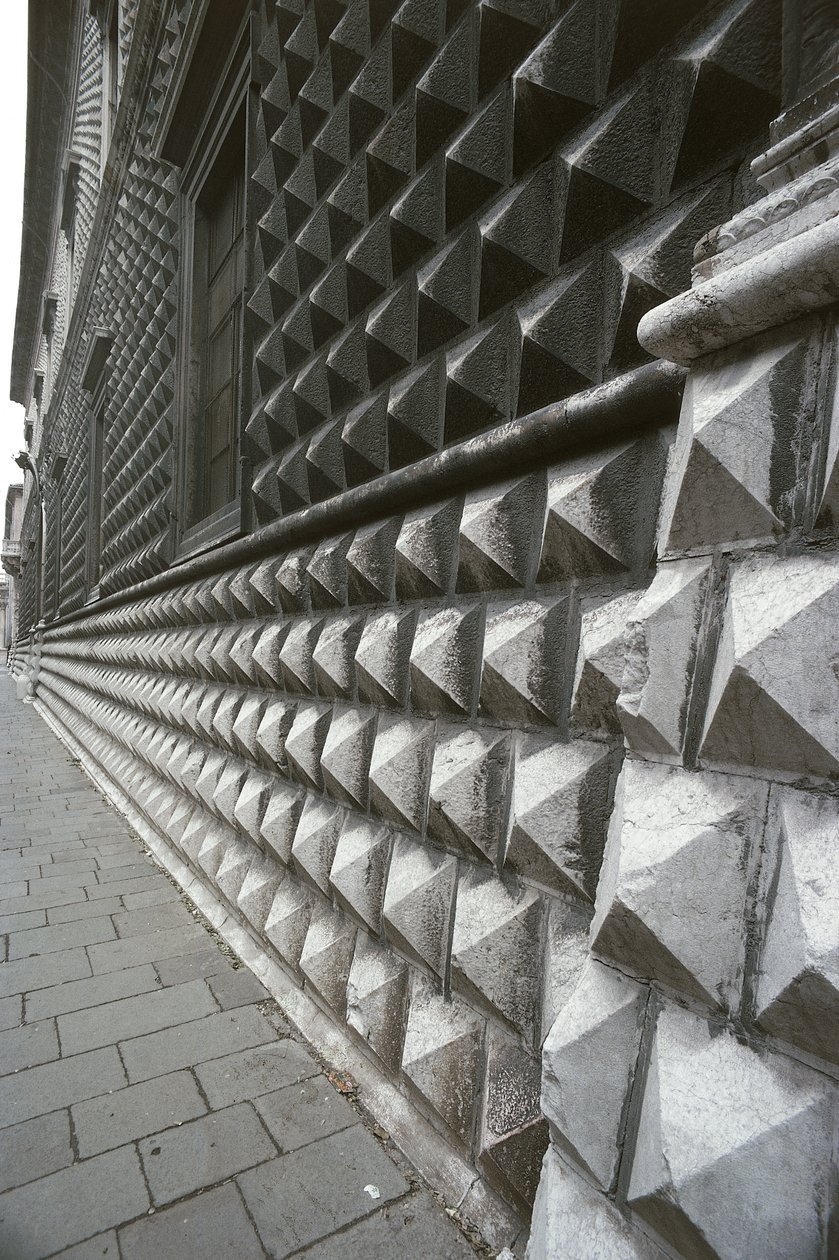 Detail van de gevel van Palazzo dei Diamanti, Ferrara, Italië door Benjamin Baud
