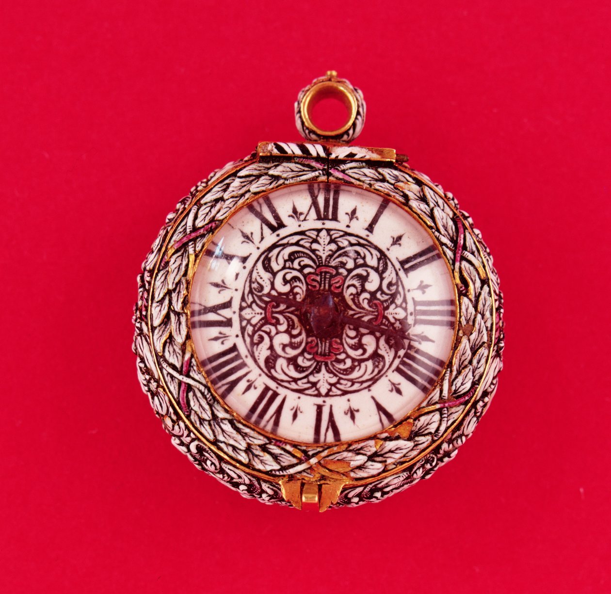 Franse zakhorloge met gouden kast geëmailleerd in reliëf met witte bloemen en bladeren met zwarte markeringen, door Goullons, ca.1650 door Unbekannt