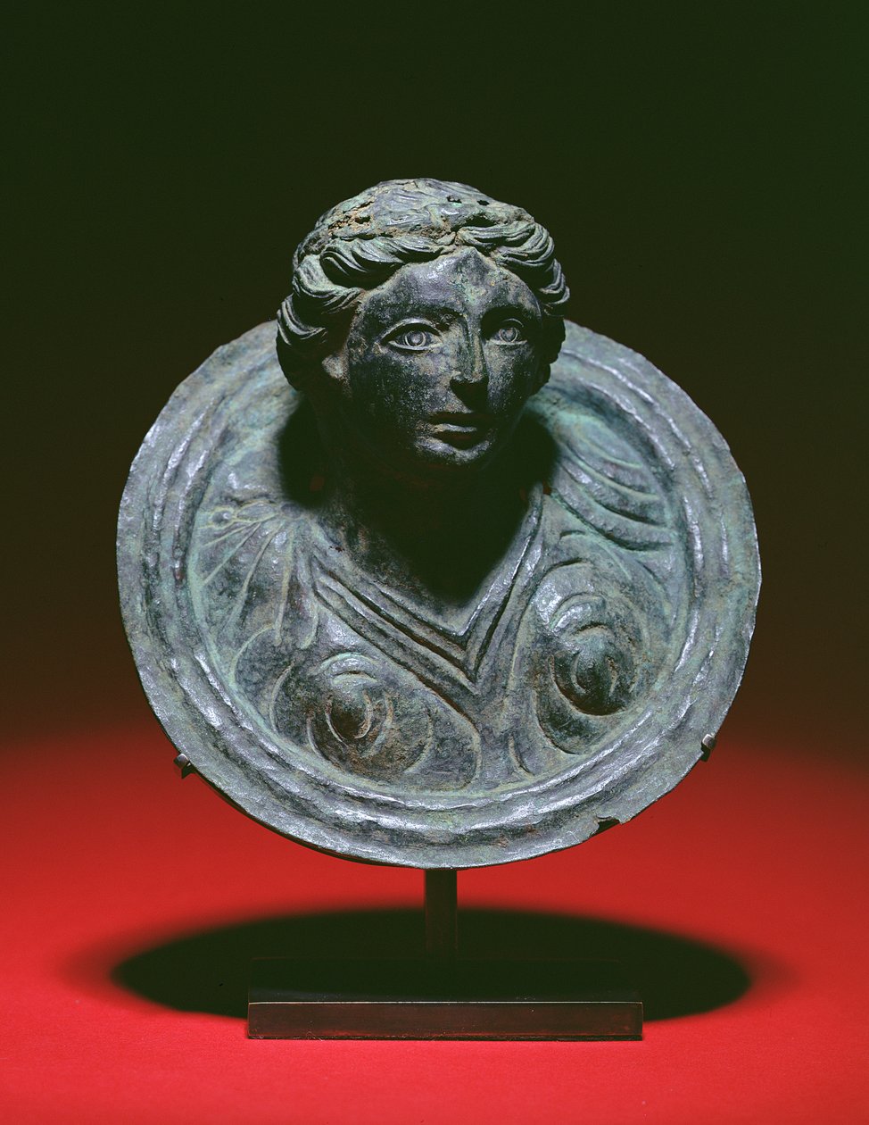 Gallo-Romeinse repoussé applique rondel met de buste van een vrouw, 2e-3e eeuw n.Chr. door Unbekannt
