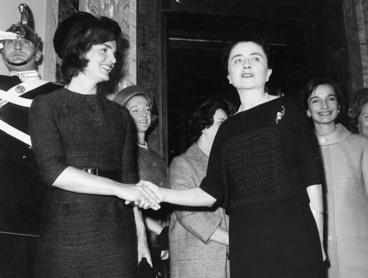 Jacqueline Kennedy met Carla Gronchi. Rome. 1962. door Unbekannt