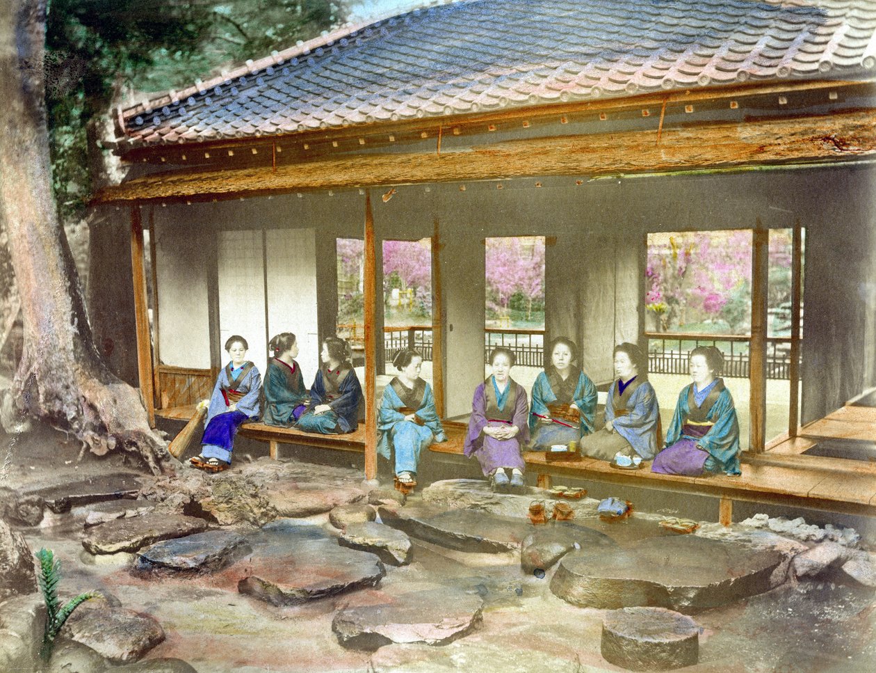 Japan rond 1890. Japanse vrouwen in een tuin door Unbekannter Künstler