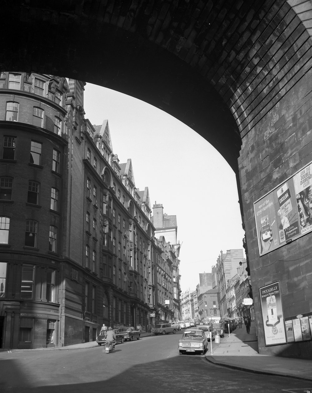 Kijkend naar Dean Street vanaf The Side, Newcastle upon Tyne, VK, november 1963 door Unbekannt