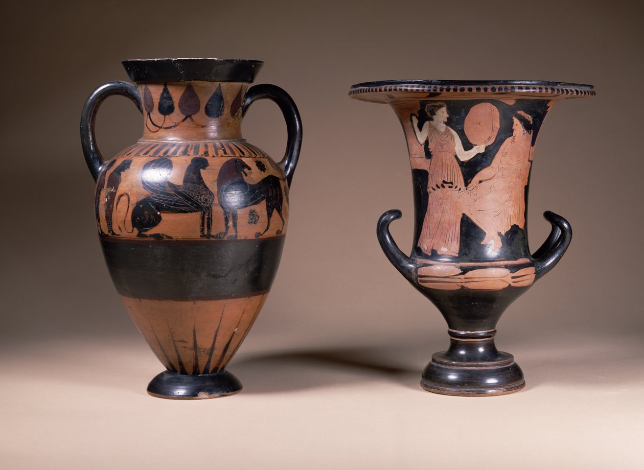 LtoR: orientaliserende zwartfigurenamfoor, Grieks, 6e eeuw voor Christus; roodfiguren calyx-krater, Grieks, Zuid-Italië, 4e eeuw voor Christus door Unbekannt