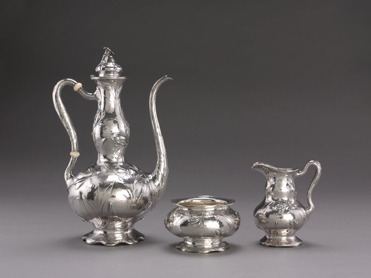 Martelé koffieservice: koffiepot, ca. 1900-1910 door Unbekannt