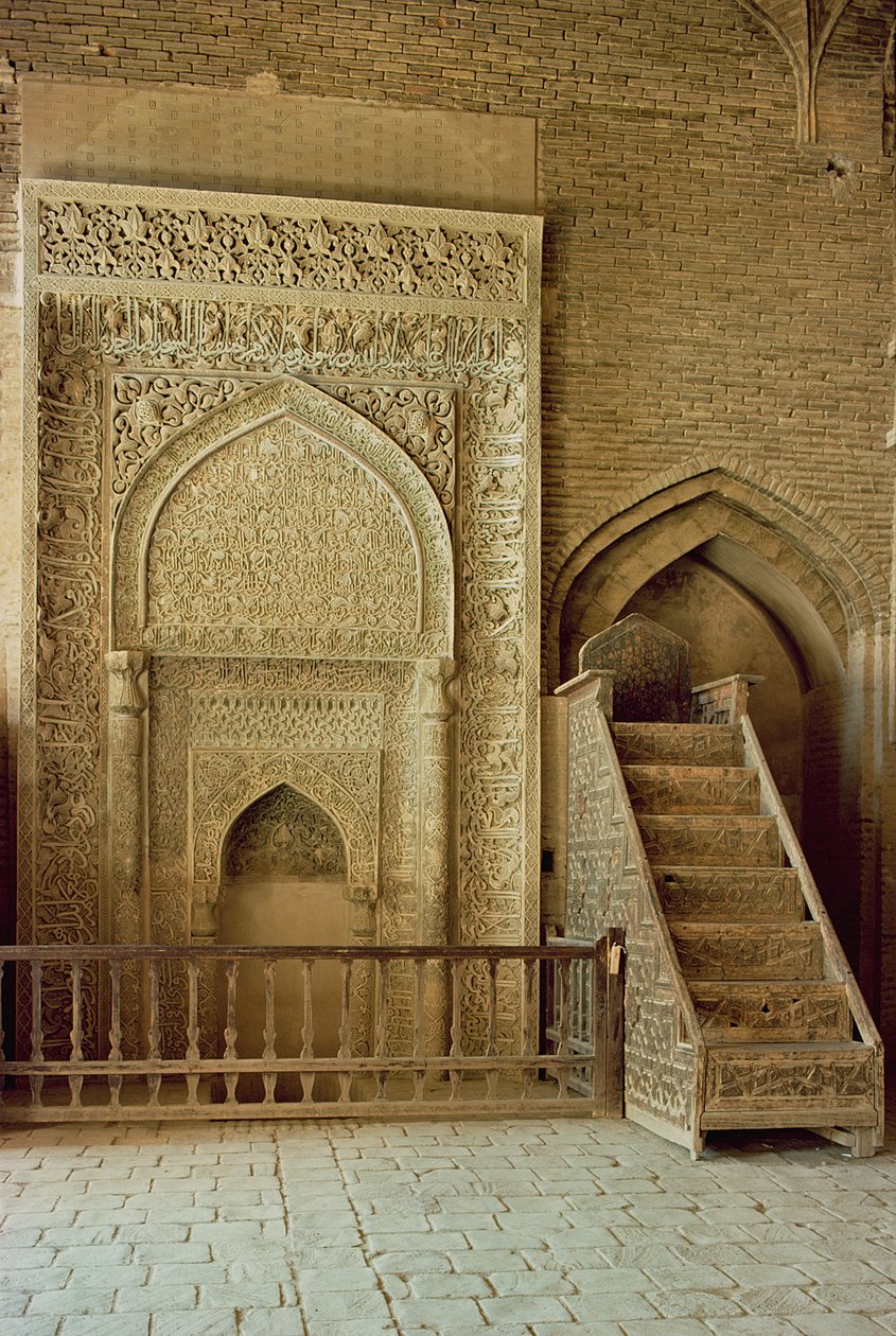 Mihrab (gebedsnis) en minbar (preekstoel) in de Sultan Uljaitu kamer, waarschijnlijk 13e/14e eeuw door Unbekannt