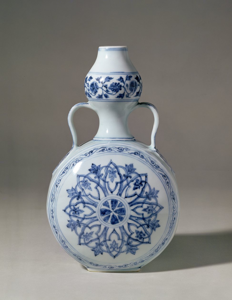 Ming blauw en wit pelgrimsfles, Hsuan Te merk (1426-35) door Unbekannt