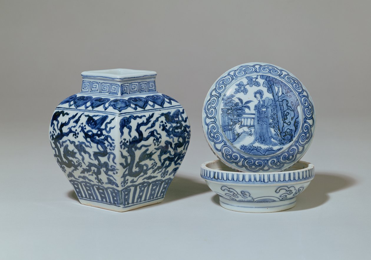 Ming blauw en wit vierkante balusterpot en ronde doos, Chia Ching periode door Unbekannt
