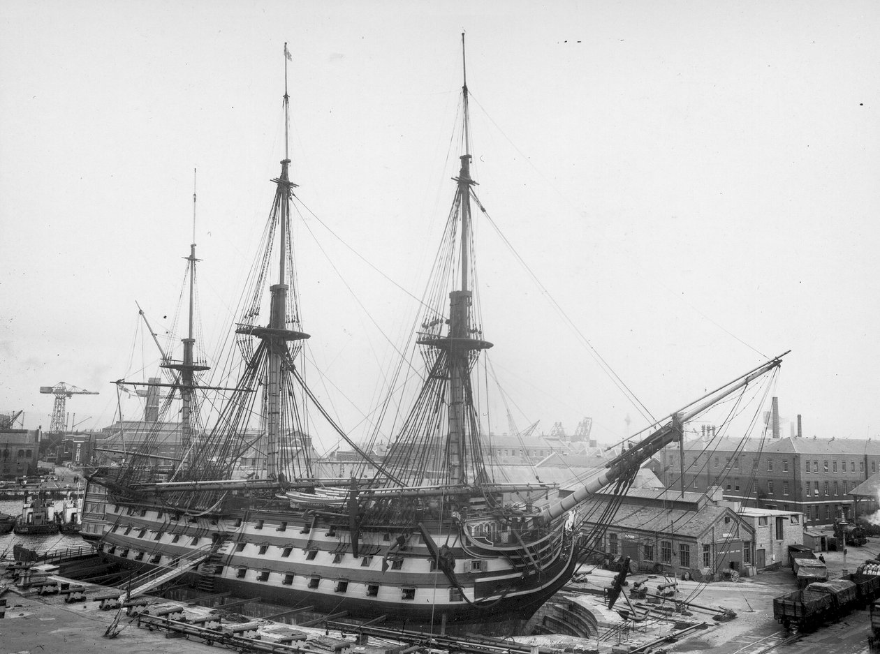 Herinstallatie van de vooroorlogse tuigage op HMS Victory, Portsmouth Harbour door Unbekannt