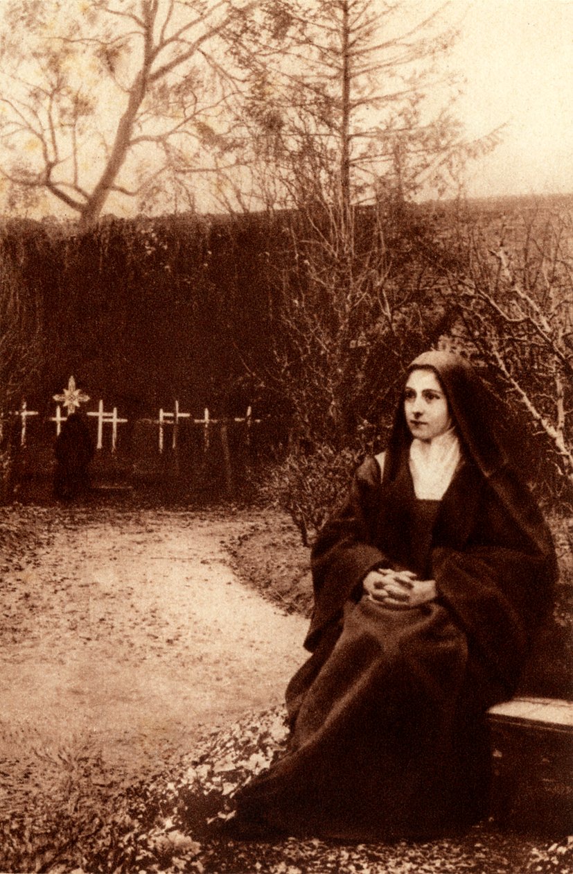 Heilige Thérèse van het Kind Jezus mediteerde in de tuinen van het klooster van Lisieux. 1948 (fotoafdruk) door Unbekannter Künstler