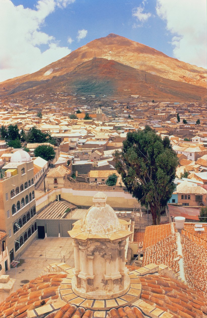Uitzicht vanaf de ruïnes naar Inca-ruïnes bij het dorp (foto) door Unbekannt