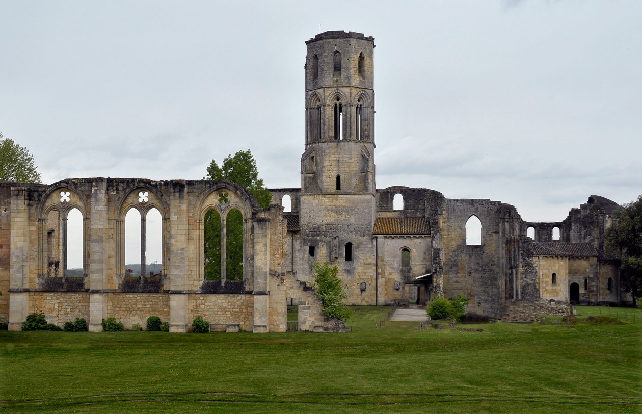 Zicht op La Sauve Maggiore, Abdij van La Sauve-Maggiore in Gironde. 11e eeuw. door Unbekannter Künstler