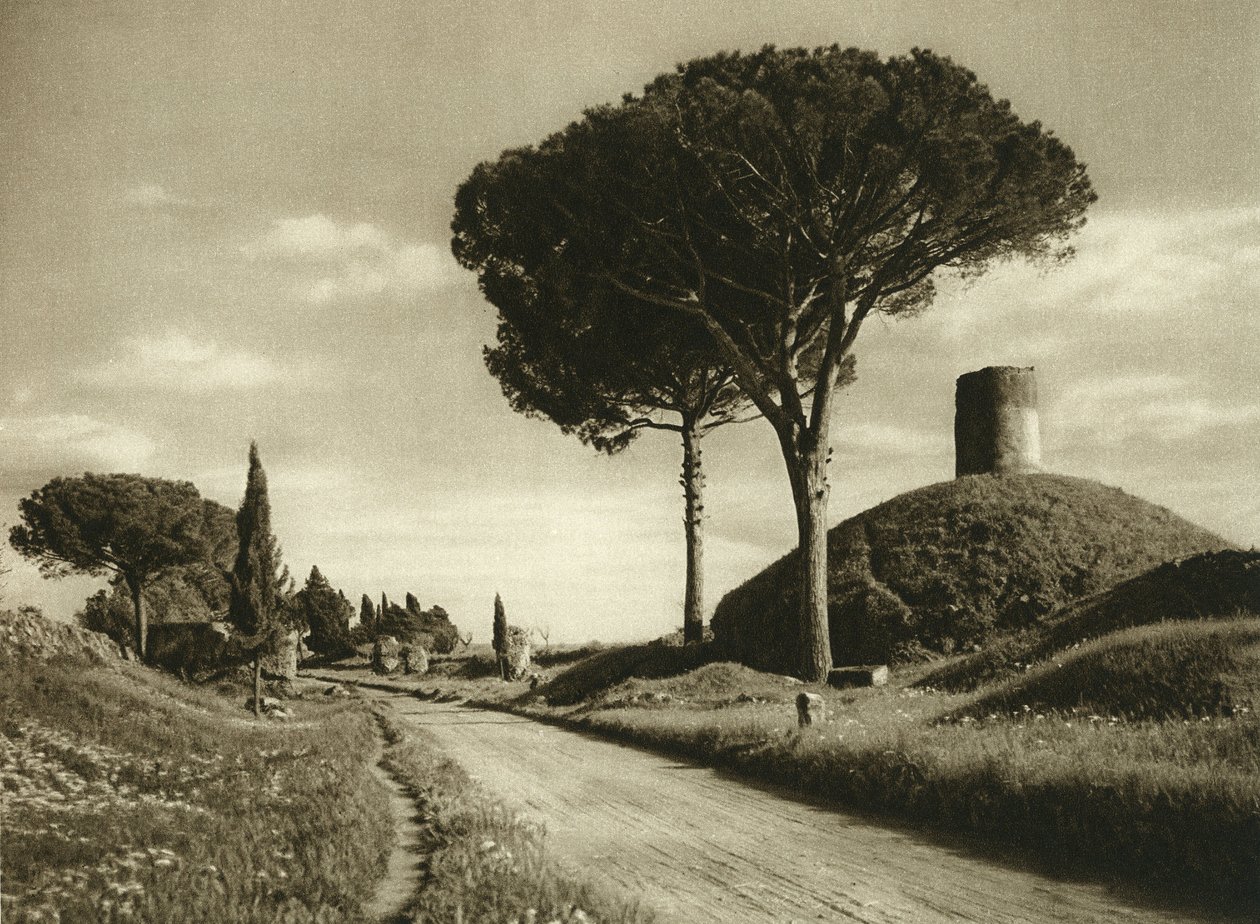 Uitzicht op de Via Appia. Het is een van de belangrijkste Romeinse wegen met veel nog zichtbare overblijfselen door Unbekannt