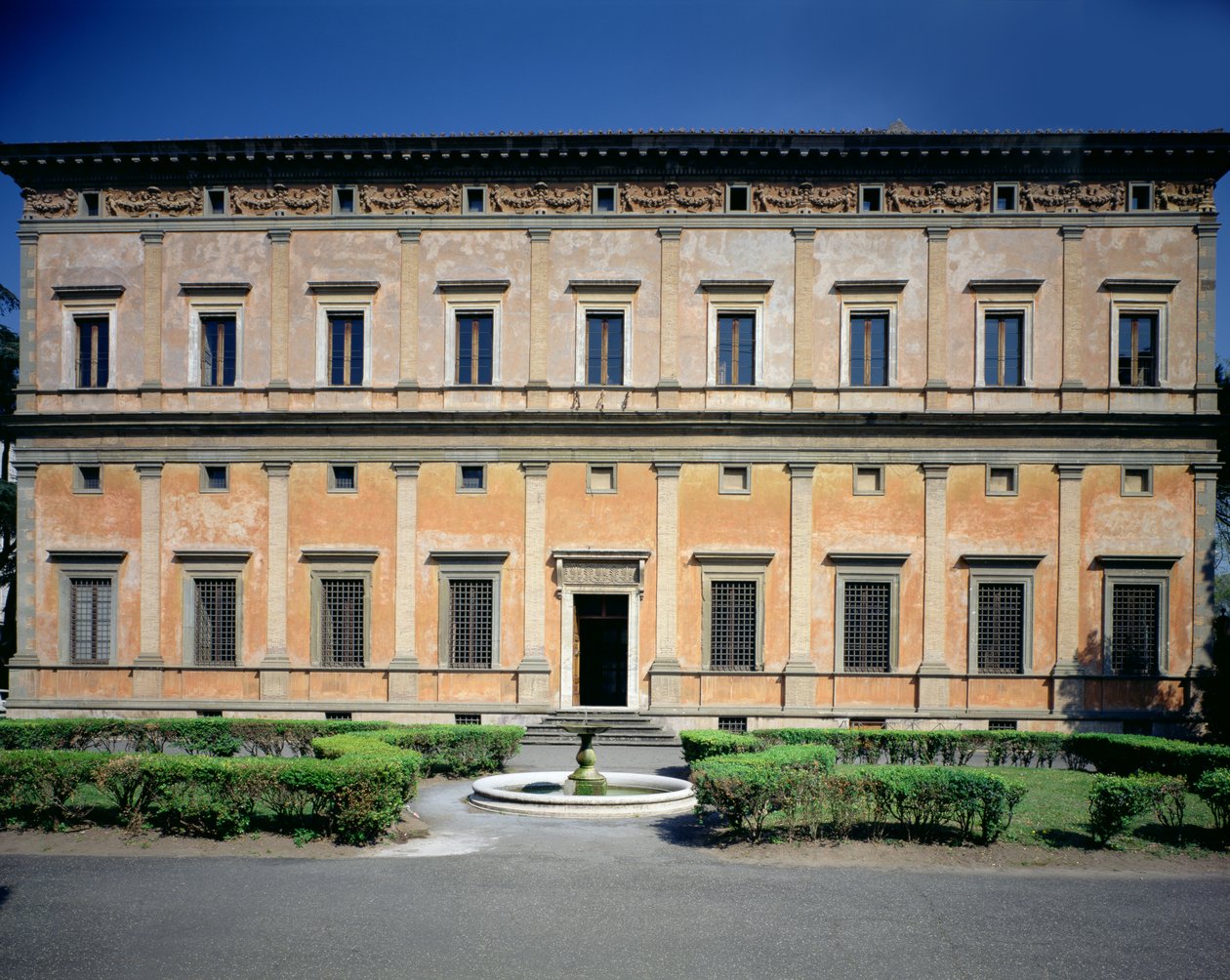 Uitzicht op de gevel, ontworpen door Baldassarre Peruzzi (1481-1536) 1506 (foto) door Unbekannt