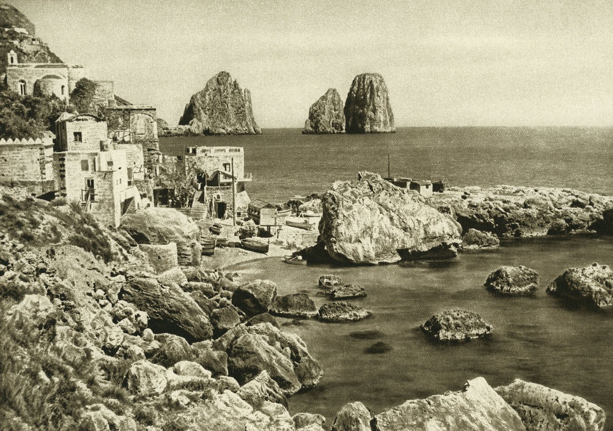 Uitzicht op de faraglioni vanaf het eiland Capri naar Marina Piccola door Unbekannt